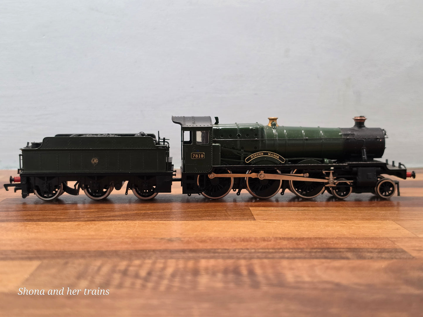 Mainline OO Gauge Hinton Manor 7819 4-6-0 Manor class GWR Green 37-078