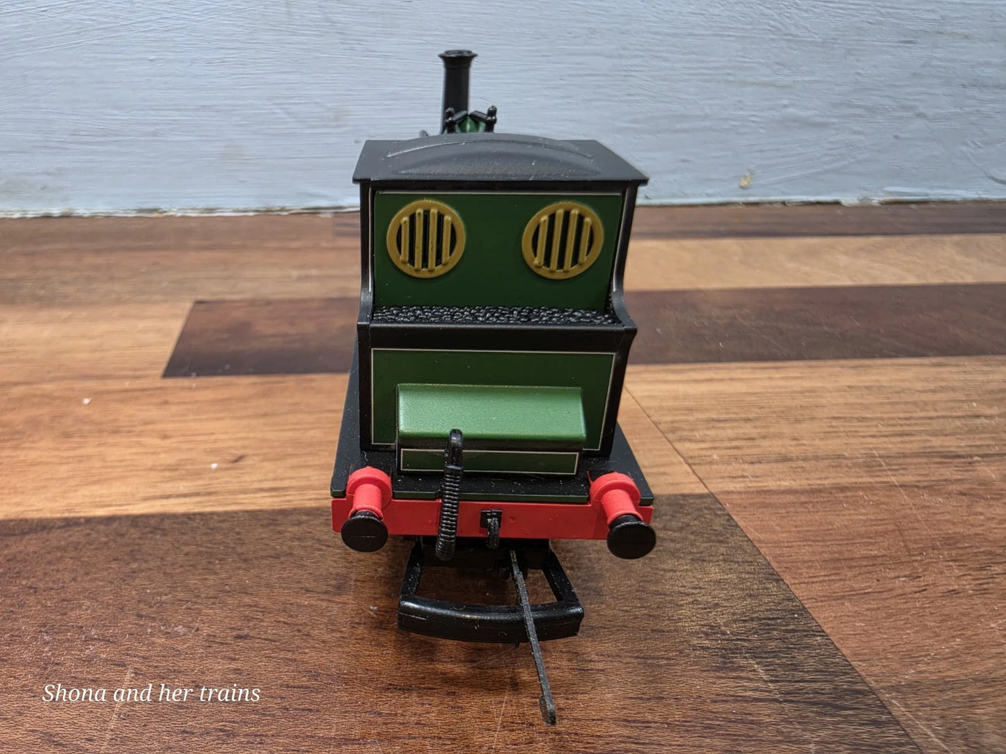 00 Gauge Hornby R2443 SR 0-6-0 Terrier locomotive No. 12 VENTNOR
