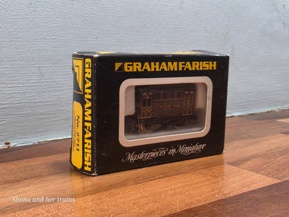 Graham Farish N Gauge 2711 Horse box van Sir George Widgeon