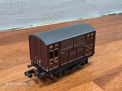 Graham Farish N Gauge 2711 Horse box van Sir George Widgeon