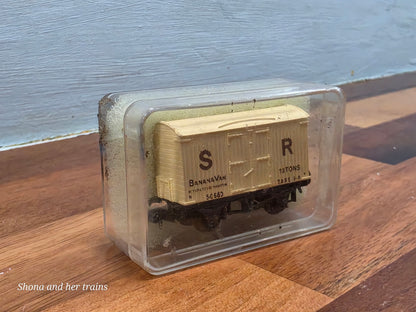 Peco N Gauge 10T banana Van NR-42S