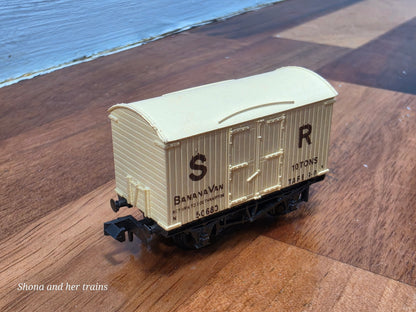 Peco N Gauge 10T banana Van NR-42S