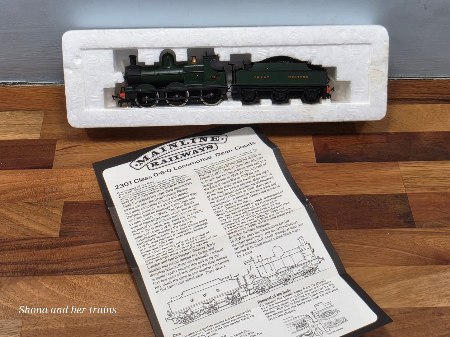 Mainline OO Gauge Dean Goods 2301 Class Locomotive GWR green 45156