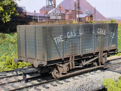 Mainline OO Gauge 20T wooden mineral wagon gas light and coke 937394 - Weathered