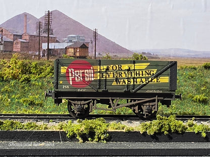 Mainline OO Gauge 7 plank wagon Persil 37-128 - Weathered