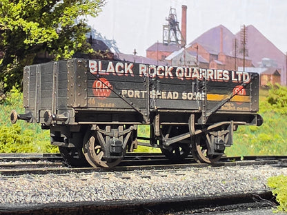 Mainline OO Gauge 5 plank Black rock quarries ltd 37455 - Weathered