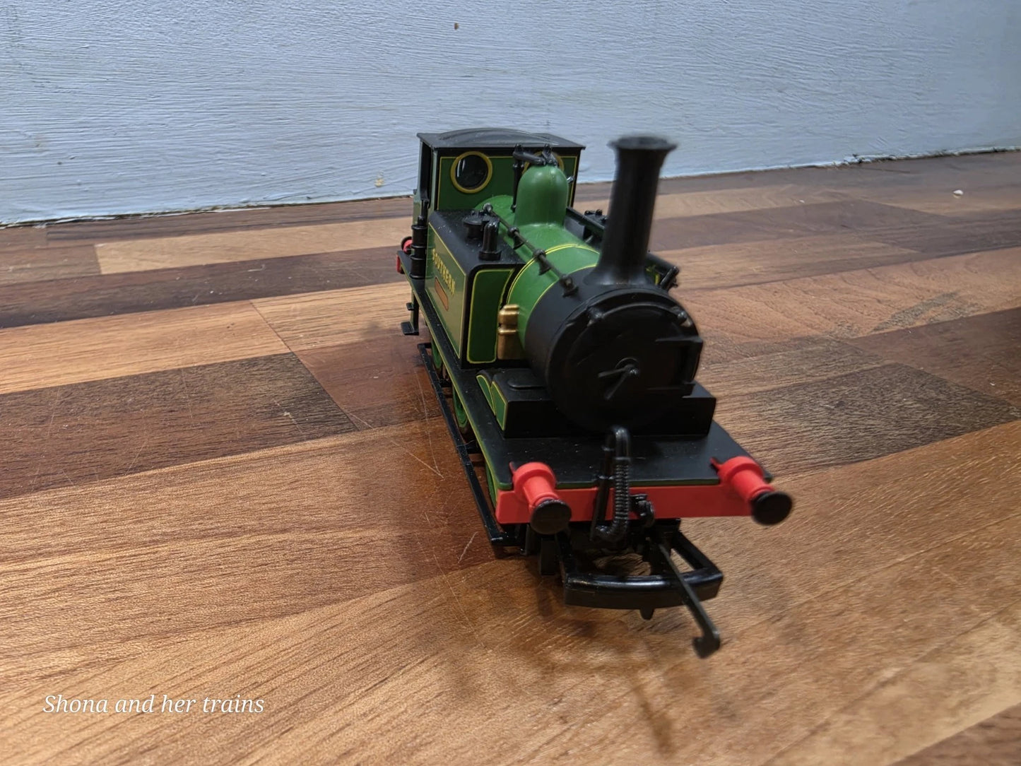 OO Gauge Hornby R2407 SR 0-6-0 Terrier Locomotive 'Carisbrooke No.13'