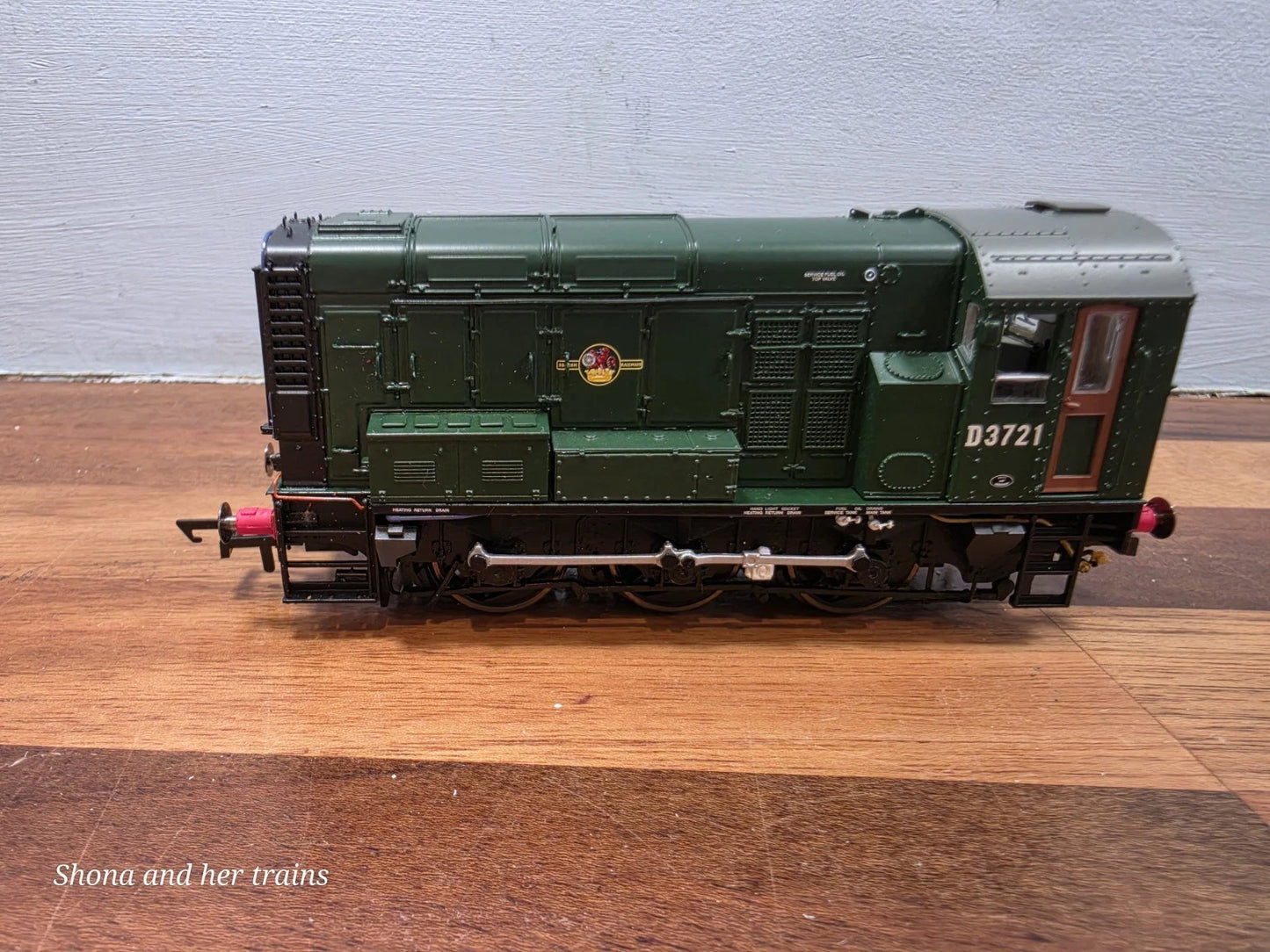 OO Gauge Hornby R2872 BR Green Class 09 number D3721