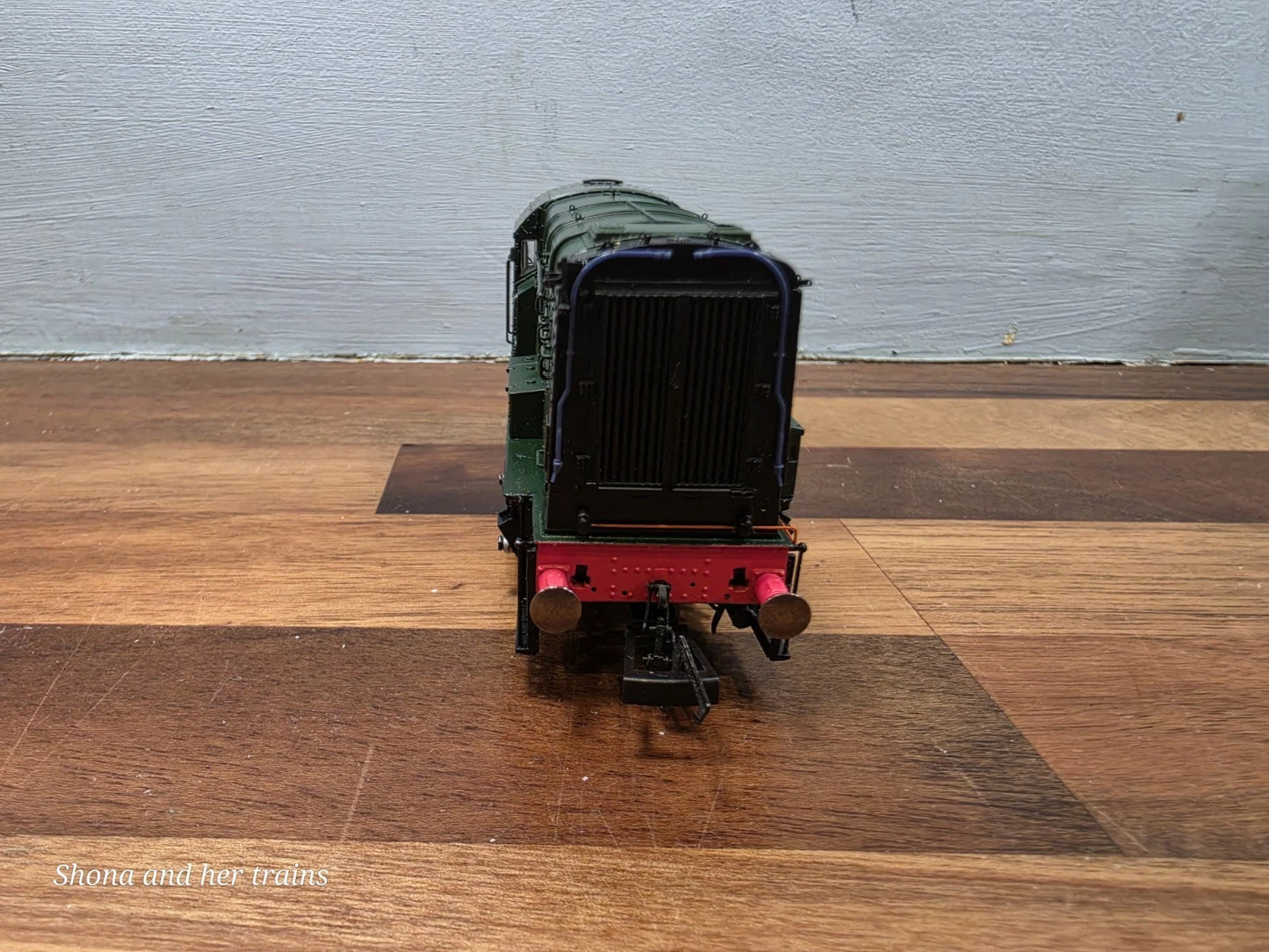 OO Gauge Hornby R2872 BR Green Class 09 number D3721